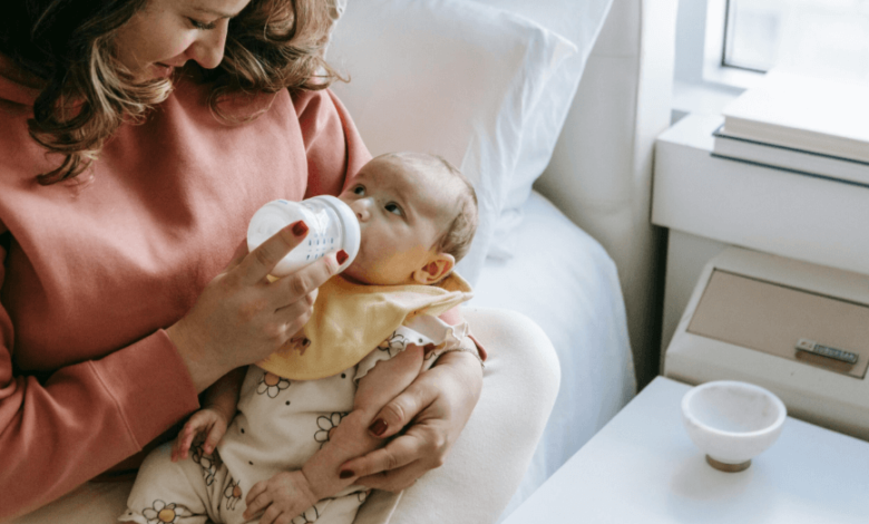 Formula Feeding Vs Breastfeeding: A Guide for New Moms Making the Choice