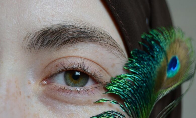 unique eyebrow feathering technique